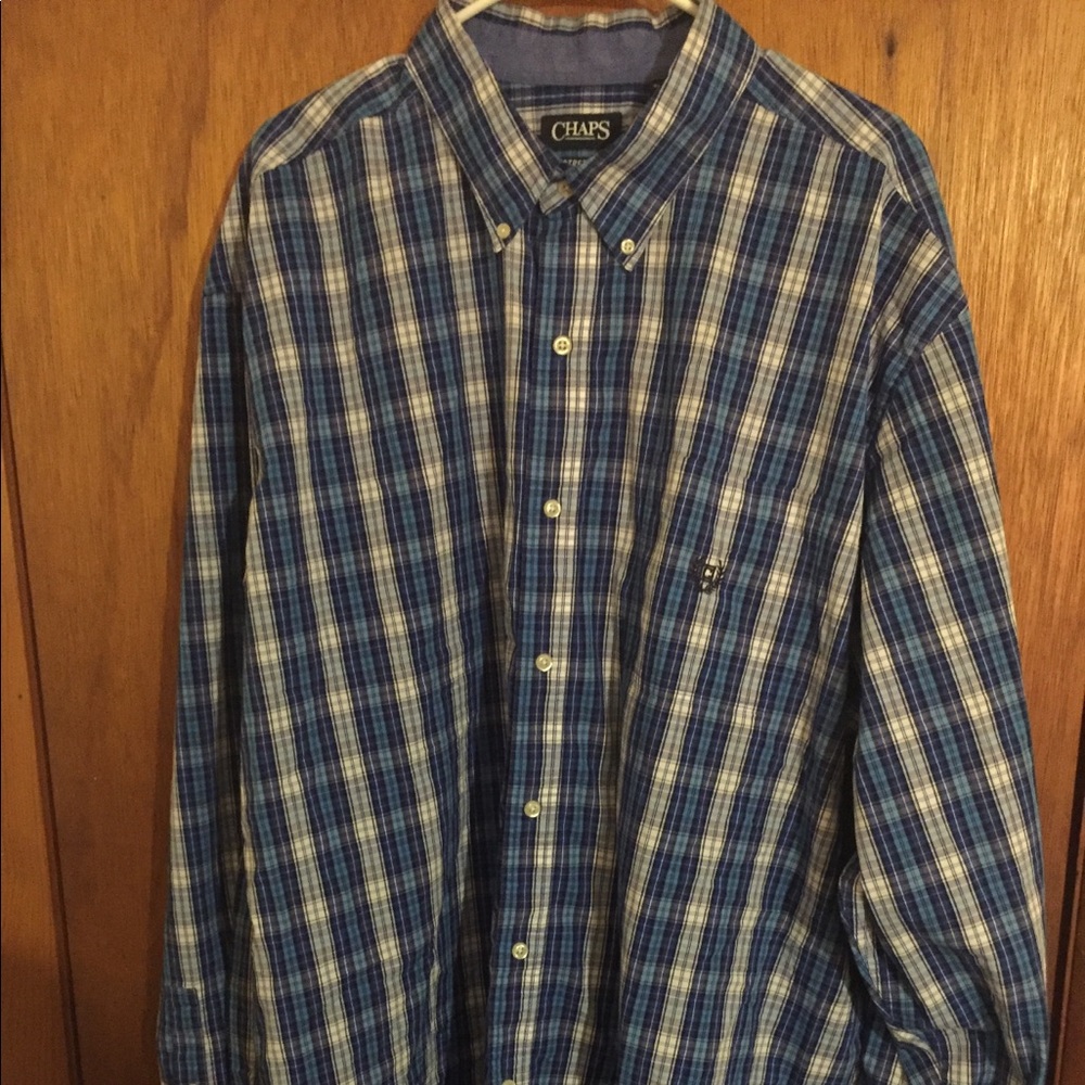 Men’s Chaps long sleeve shirt.